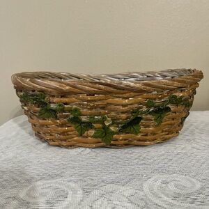 Vintage Beautiful Wicker Woven Basket Brown and green leaf basket!